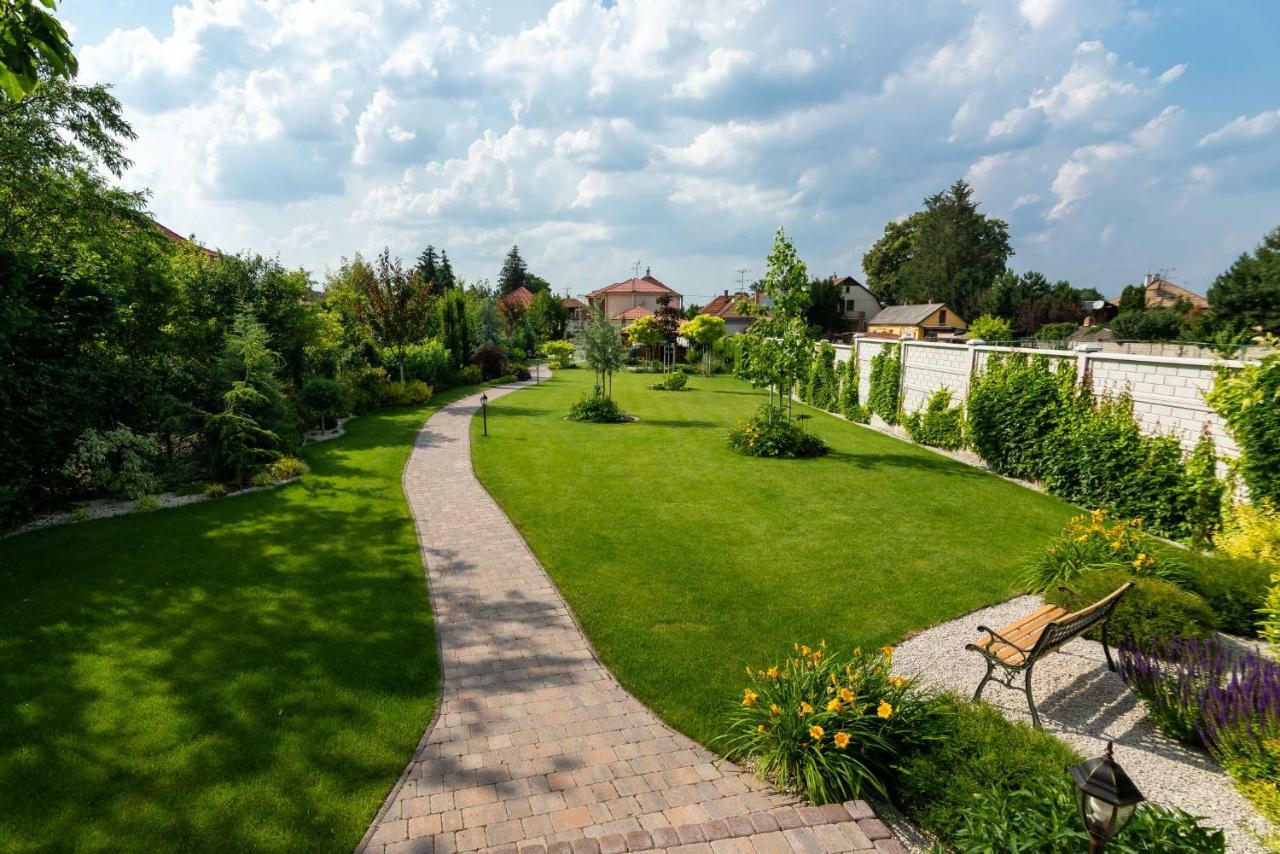 Villa Ephelia Dunajská Streda Exterior foto